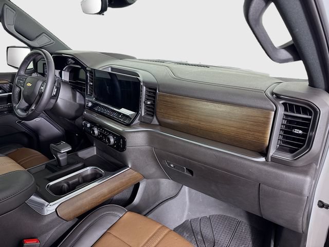 Used 2025 Chevrolet Silverado 1500 High Country w/ High Country Premium Package AWD/4WD image 31