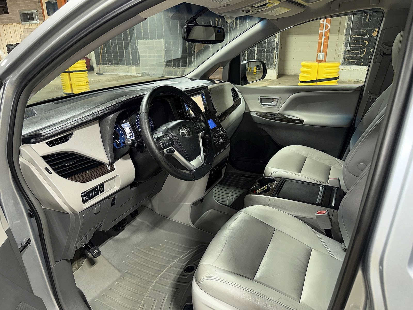 Used 2015 Toyota Sienna XLE w/ XLE Navigation Package FWD image 32