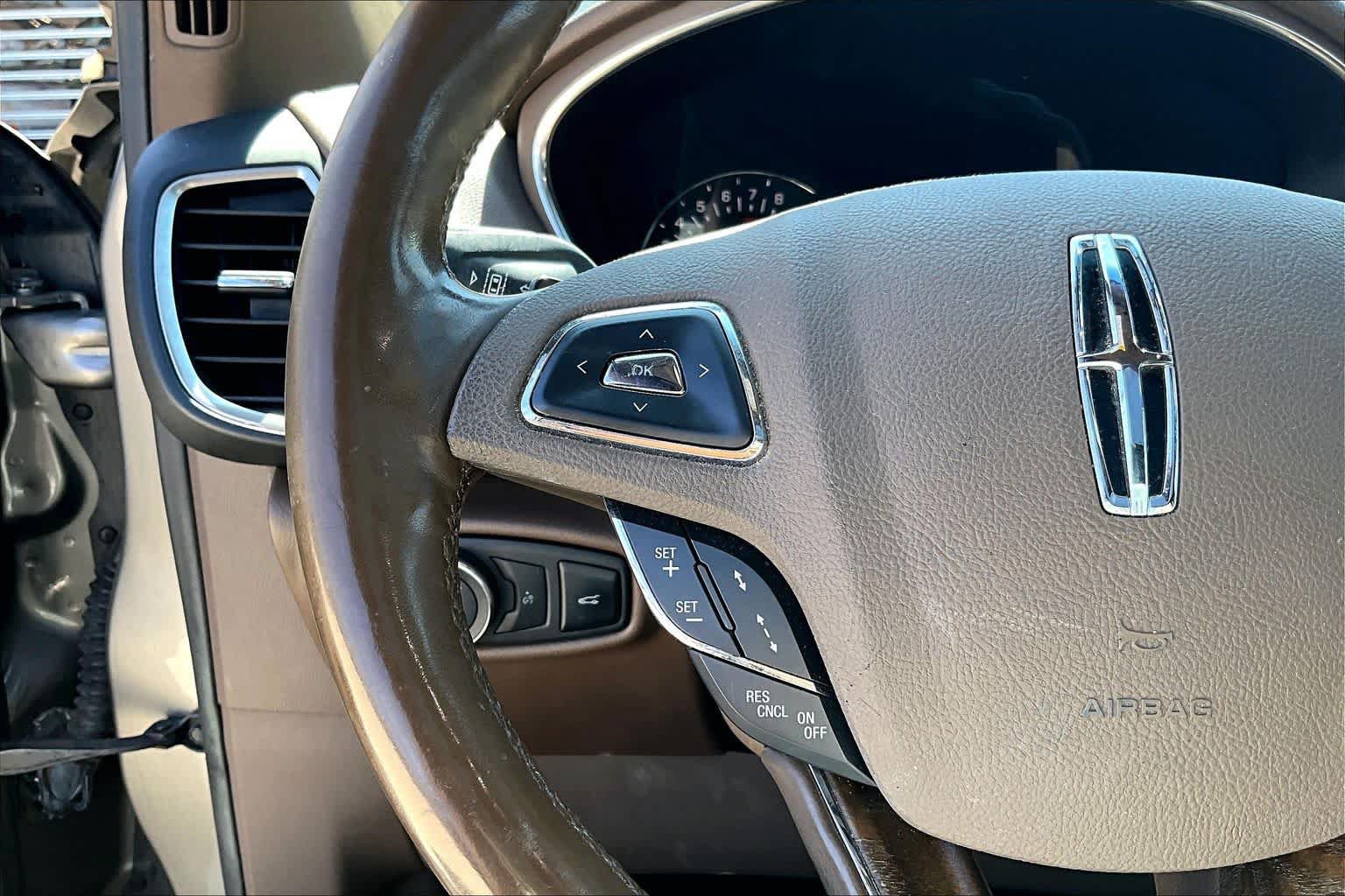 Used 2016 Lincoln MKX Reserve w/ Technology Package FWD image 22
