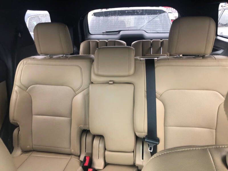 Used 2016 Ford Explorer Limited w/ Equipment Group 301A image 7