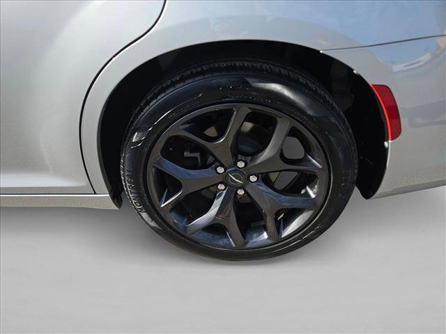 Used 2021 Chrysler 300 Touring w/ Sport Appearance Package image 10
