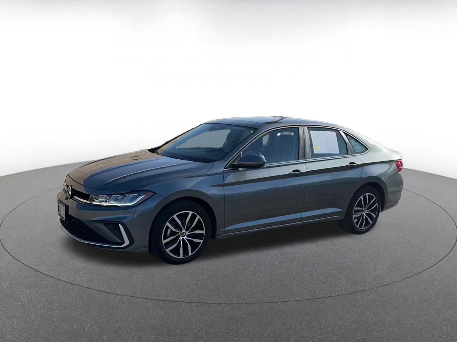 Used 2025 Volkswagen Jetta SE image 8