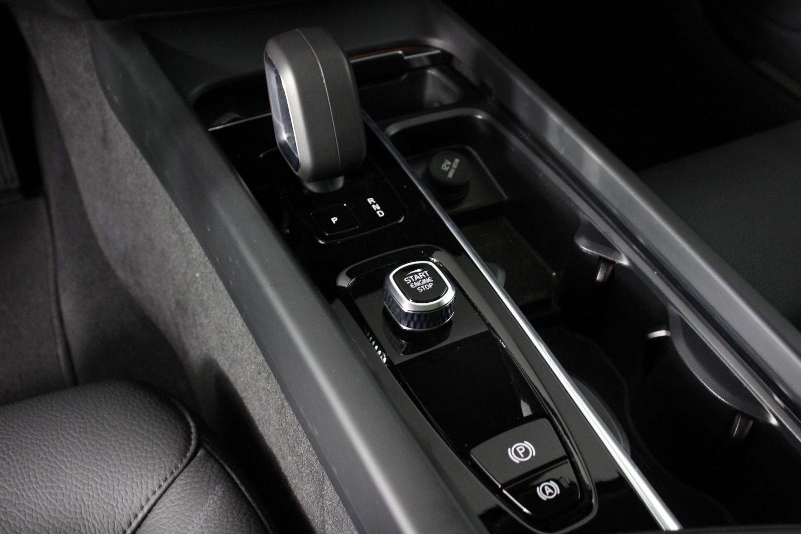 Certified 2025 Volvo V60 B5 Cross Country Plus image 15