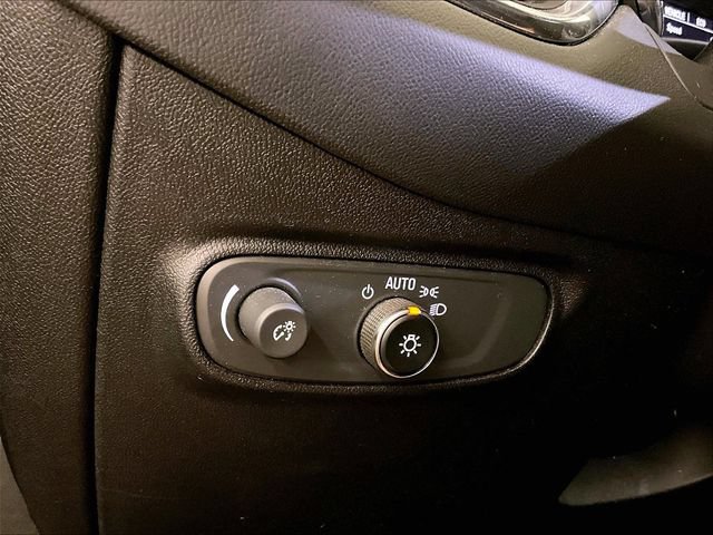 Used 2018 Chevrolet Equinox LT FWD image 31
