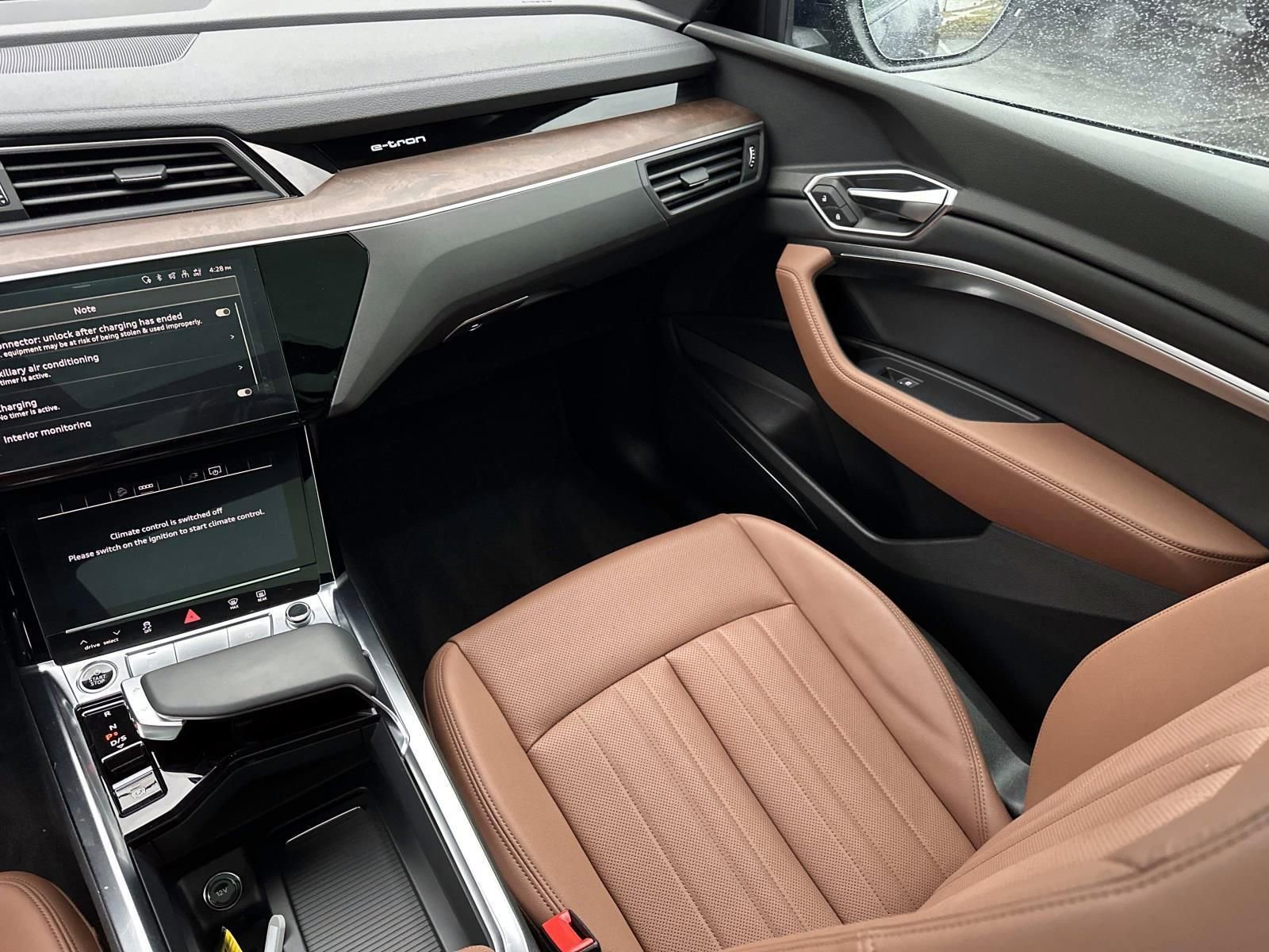 Used 2022 Audi e-tron Premium Plus image 31