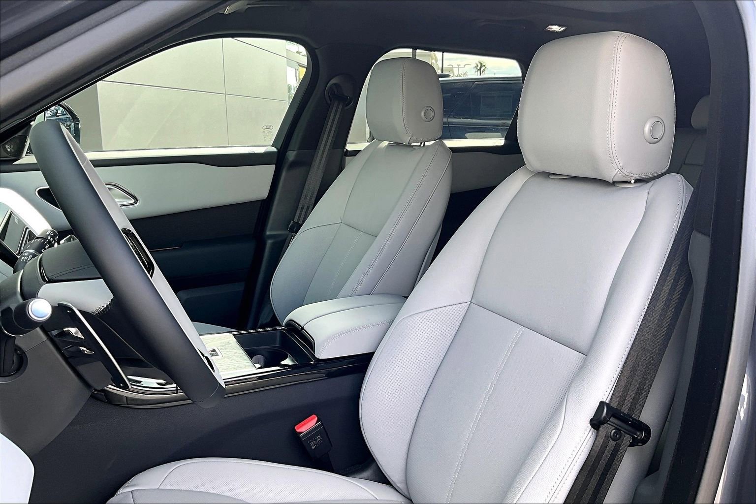 New 2026 Land Rover Range Rover Velar Dynamic SE image 9