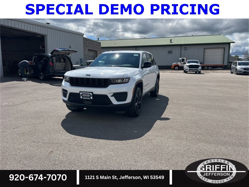 New 2025 Jeep Grand Cherokee Altitude image 3