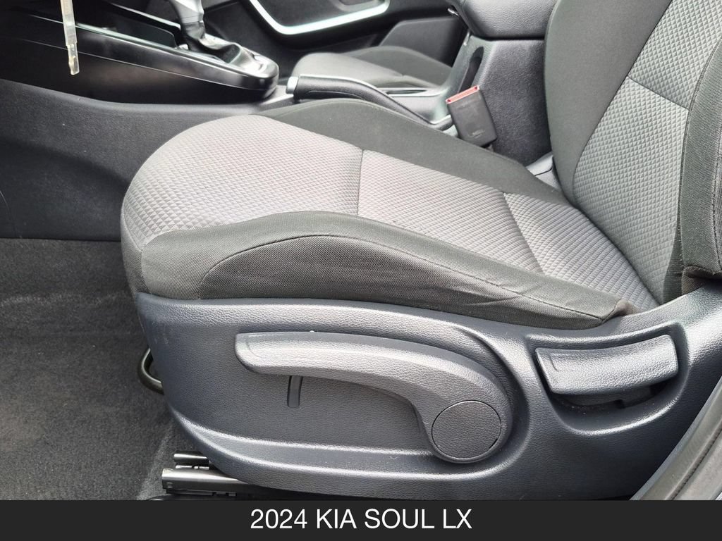 Used 2024 Kia Soul LX w/ Option Group 015 FWD image 15