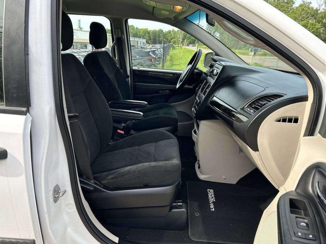 Used 2016 Dodge Grand Caravan American Value Package image 25