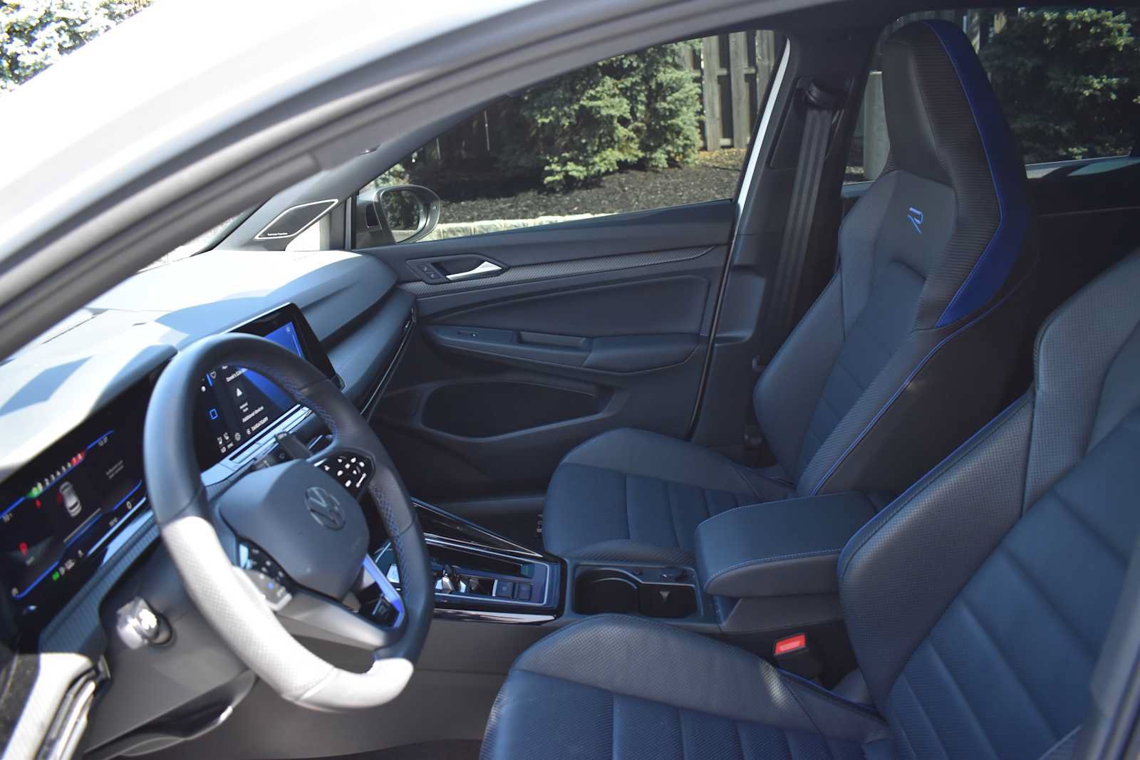 Used 2024 Volkswagen Golf R AWD/4WD image 8