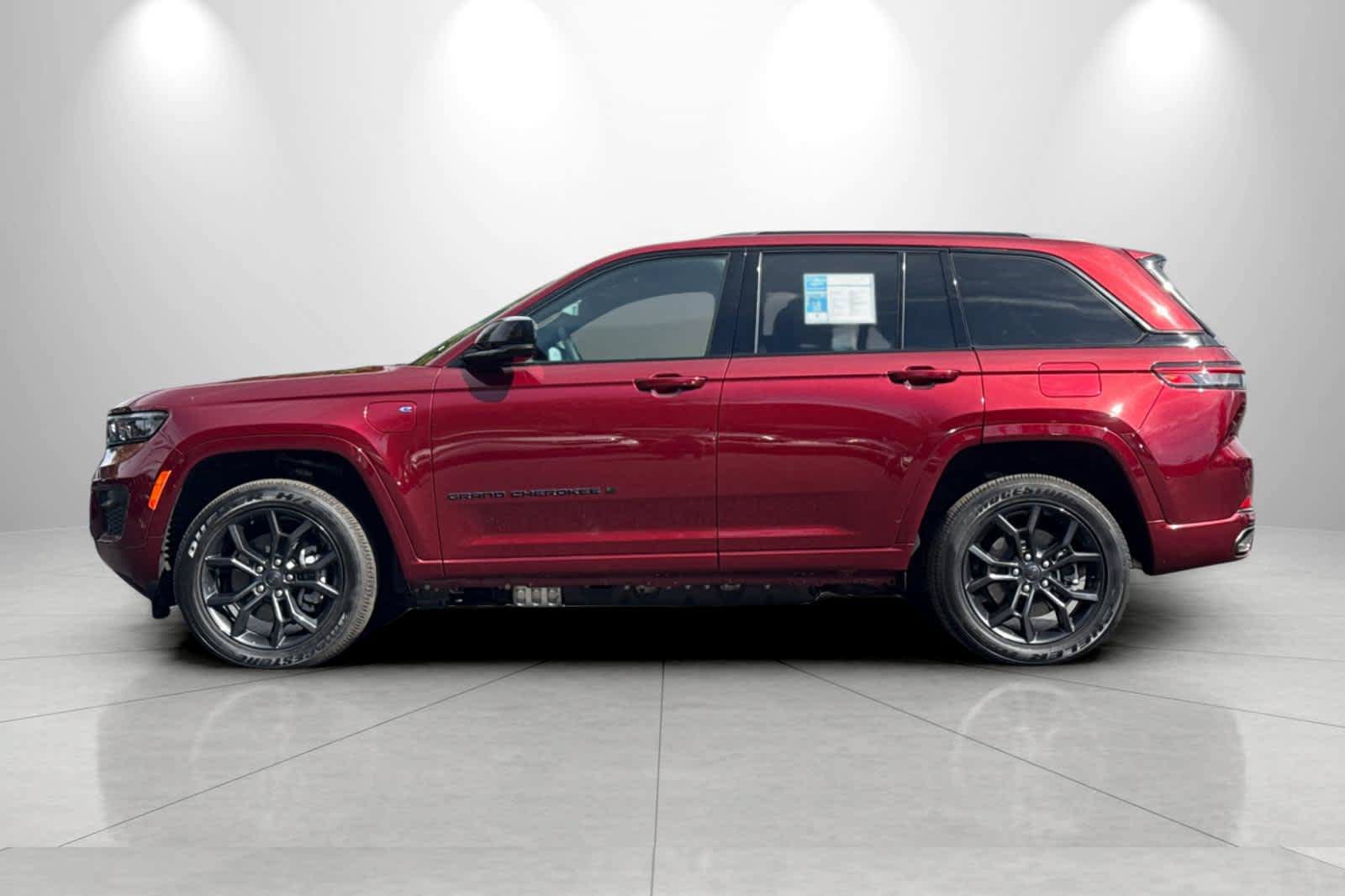 Used 2024 Jeep Grand Cherokee Limited 4xe AWD/4WD image 5