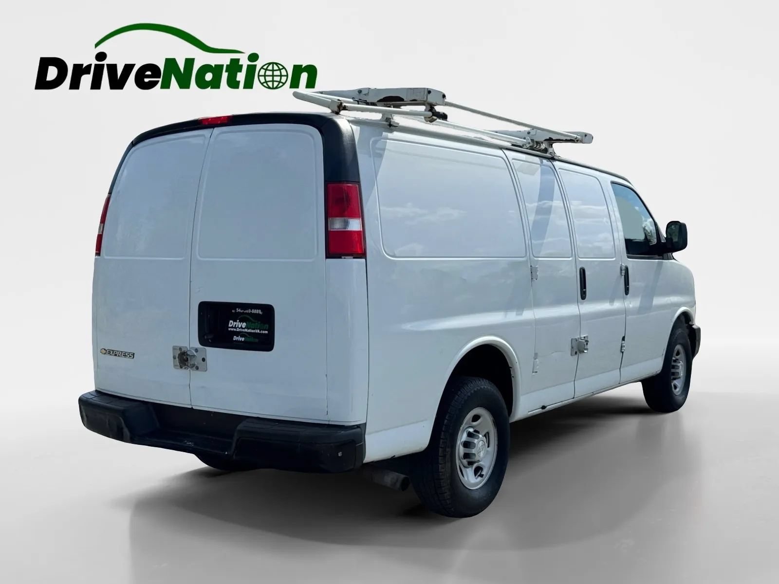 Used 2017 Chevrolet Express 2500 RWD image 5