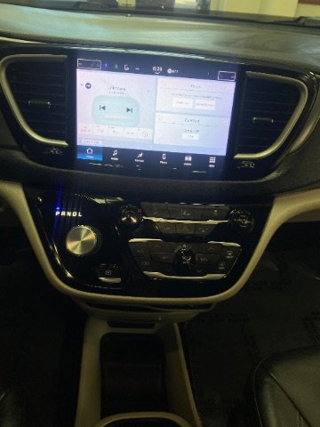 Used 2022 Chrysler Pacifica Touring-L image 28