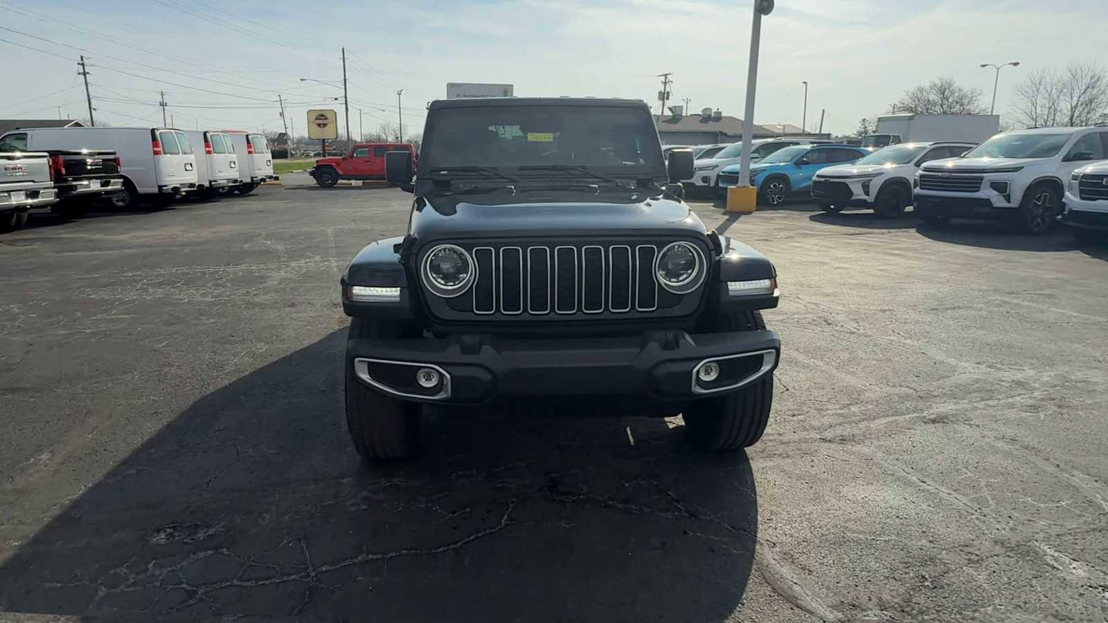 Used 2025 Jeep Wrangler Unlimited Sahara AWD/4WD image 3