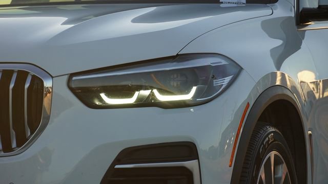 Used 2022 BMW X5 sDrive40i w/ Premium Package image 4