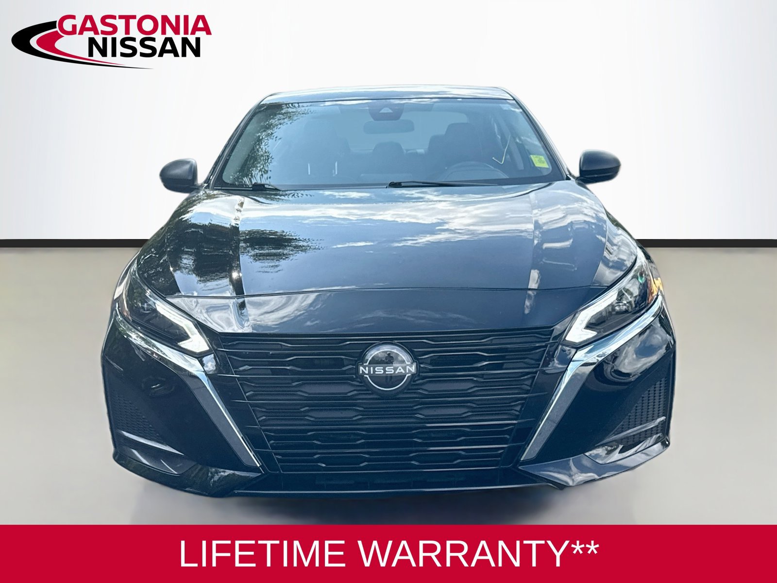 Used 2025 Nissan Altima 2.5 SV FWD image 2