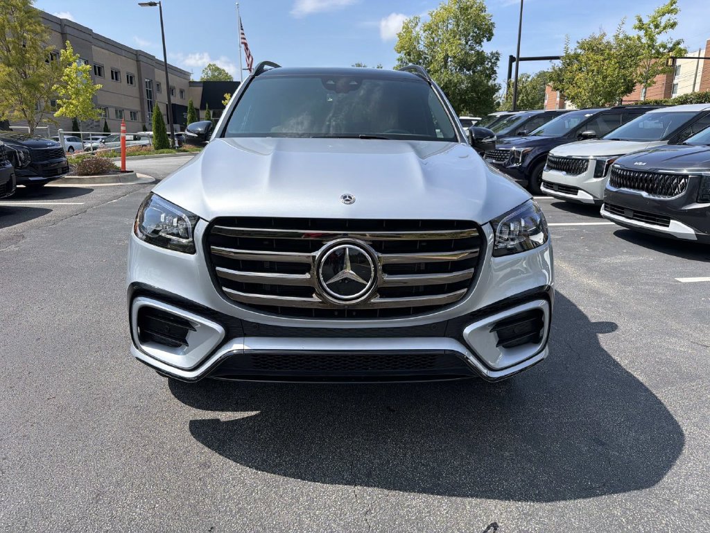 Used 2025 Mercedes-Benz GLS 450 4MATIC image 2