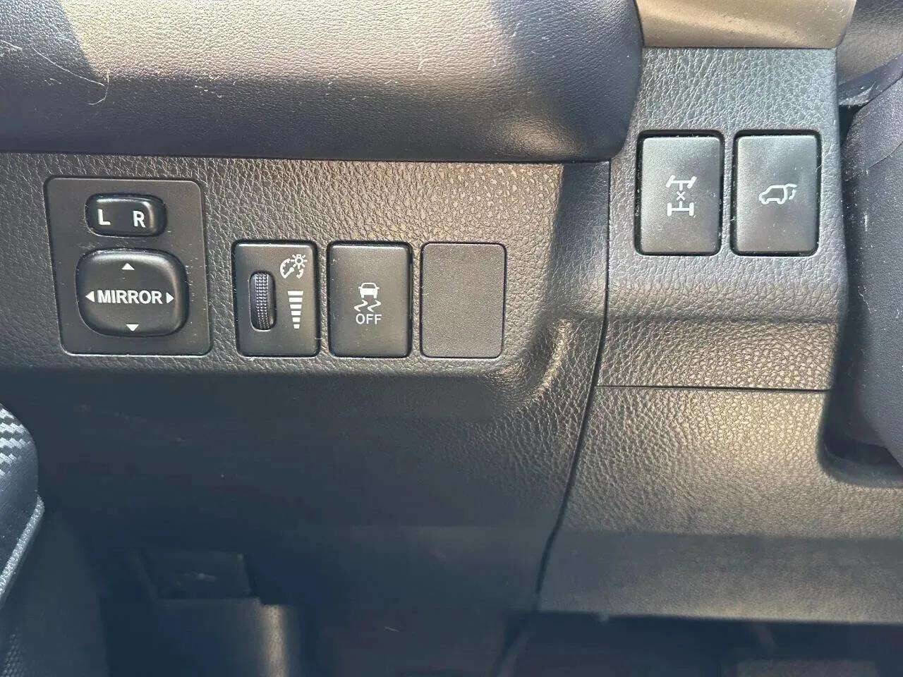 Used 2015 Toyota RAV4 XLE image 16