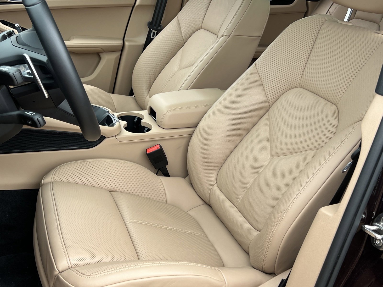 Certified 2025 Porsche Macan image 5