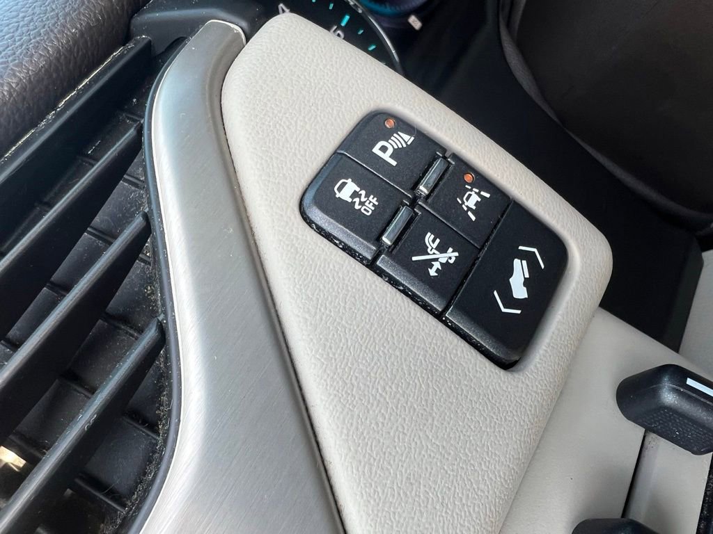 Used 2018 GMC Yukon Denali w/ Denali Ultimate Package AWD/4WD image 20