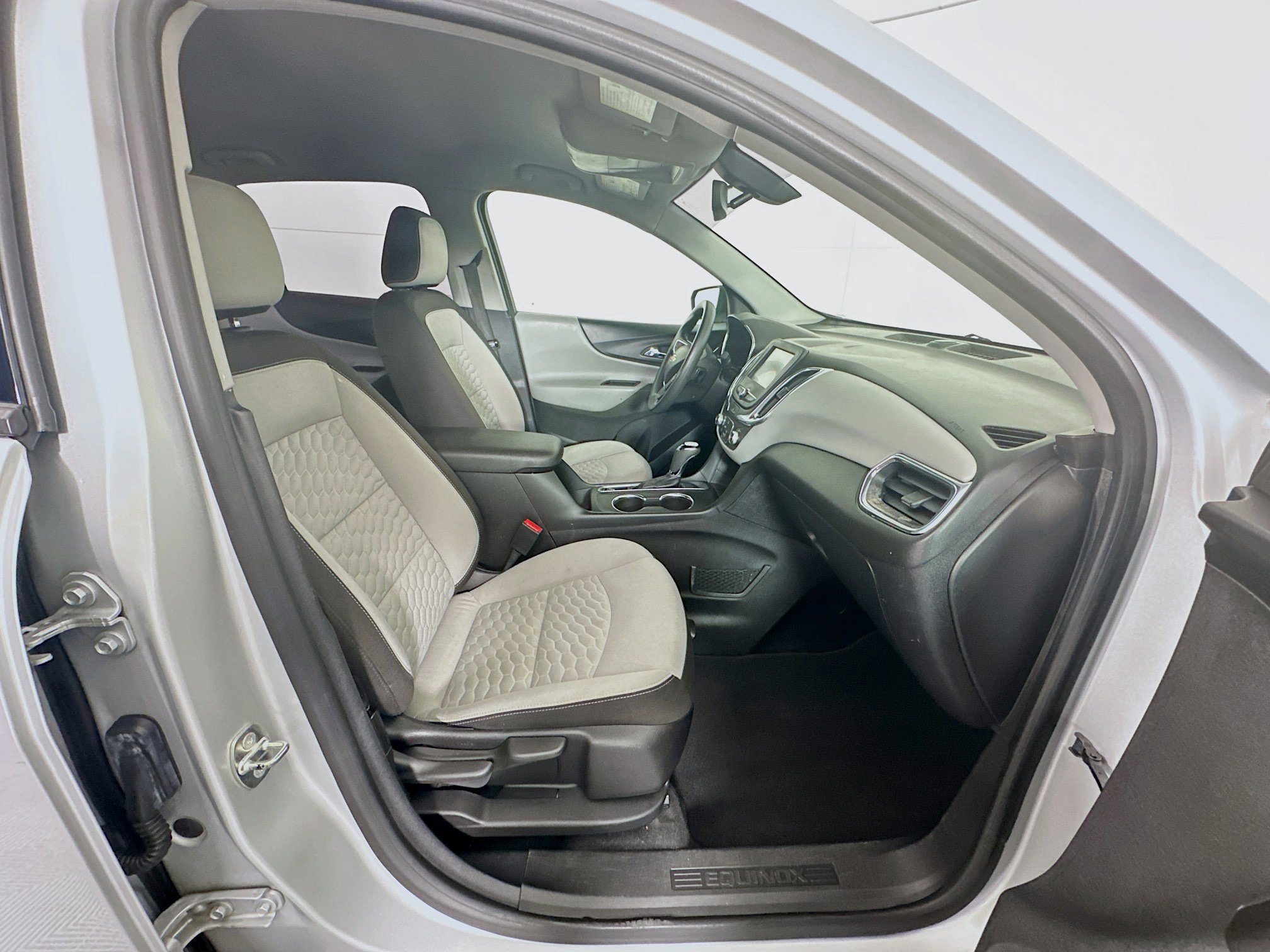 Used 2018 Chevrolet Equinox LS image 29