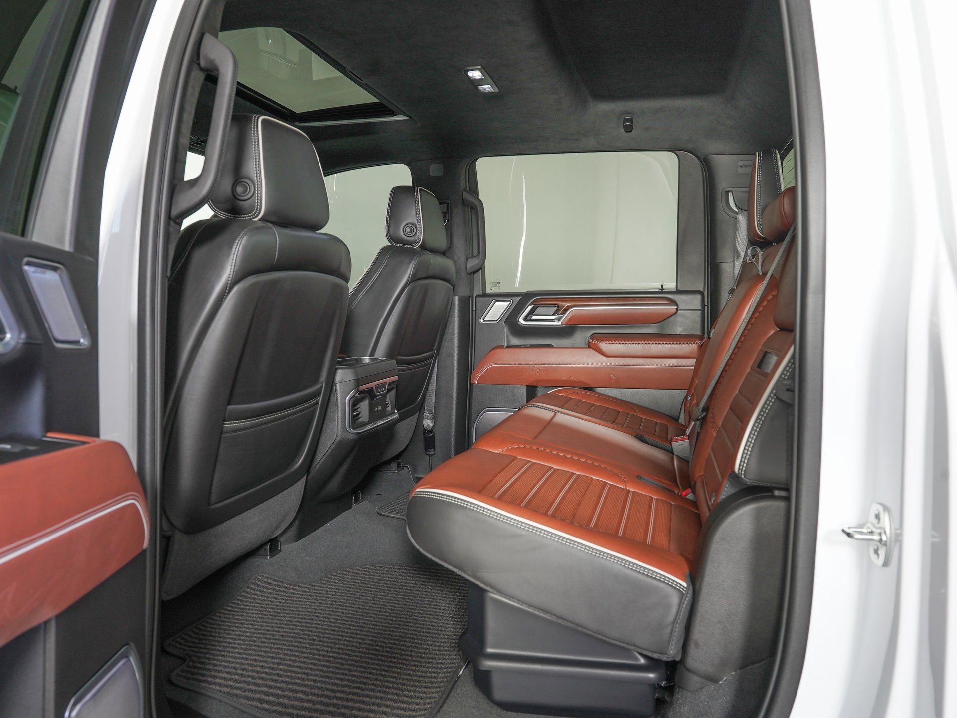 Used 2025 GMC Sierra 3500 Denali Ultimate AWD/4WD image 12