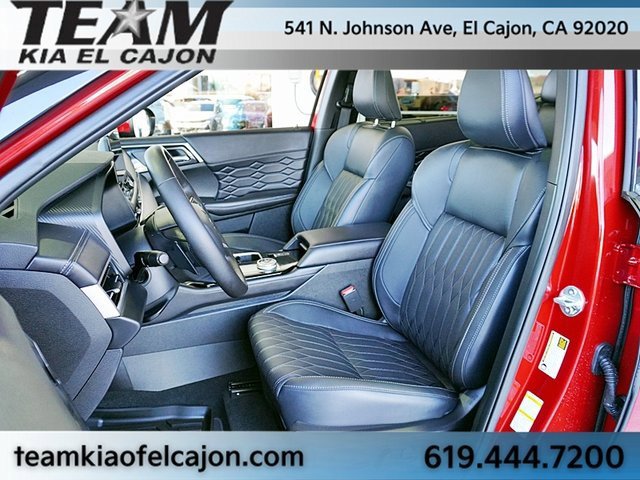 Used 2025 Mitsubishi Outlander SEL image 16