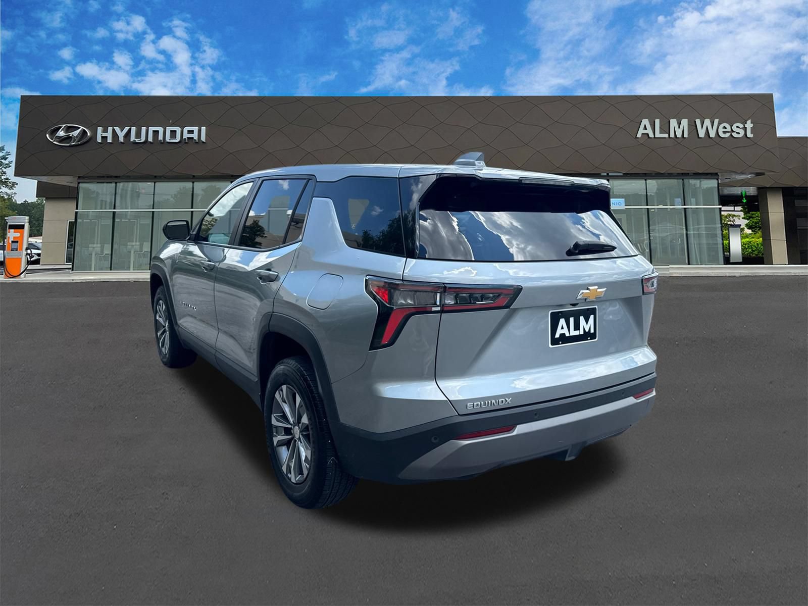 Used 2025 Chevrolet Equinox LT FWD image 7