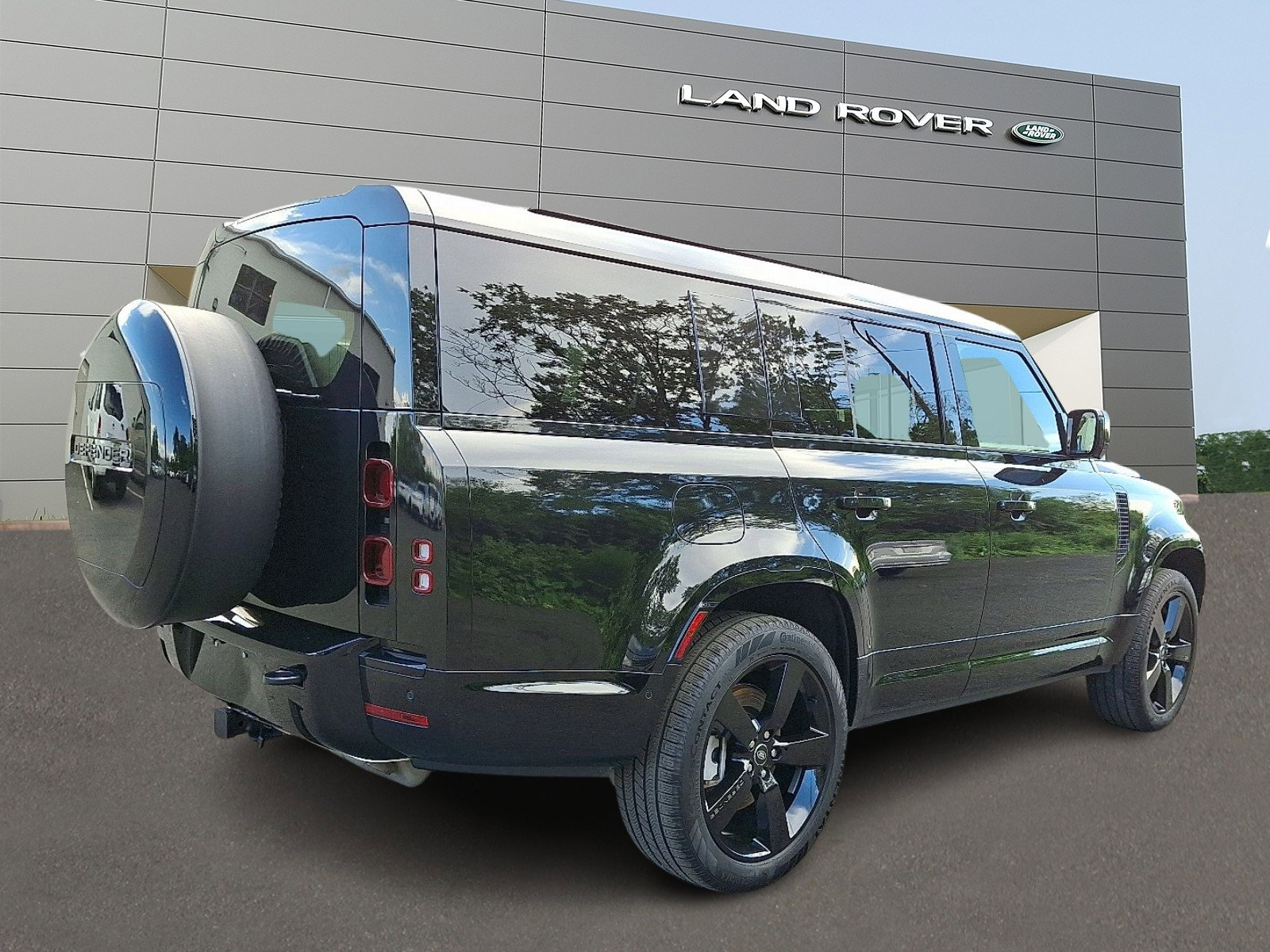 Certified 2025 Land Rover Defender 130 X-Dynamic SE image 2