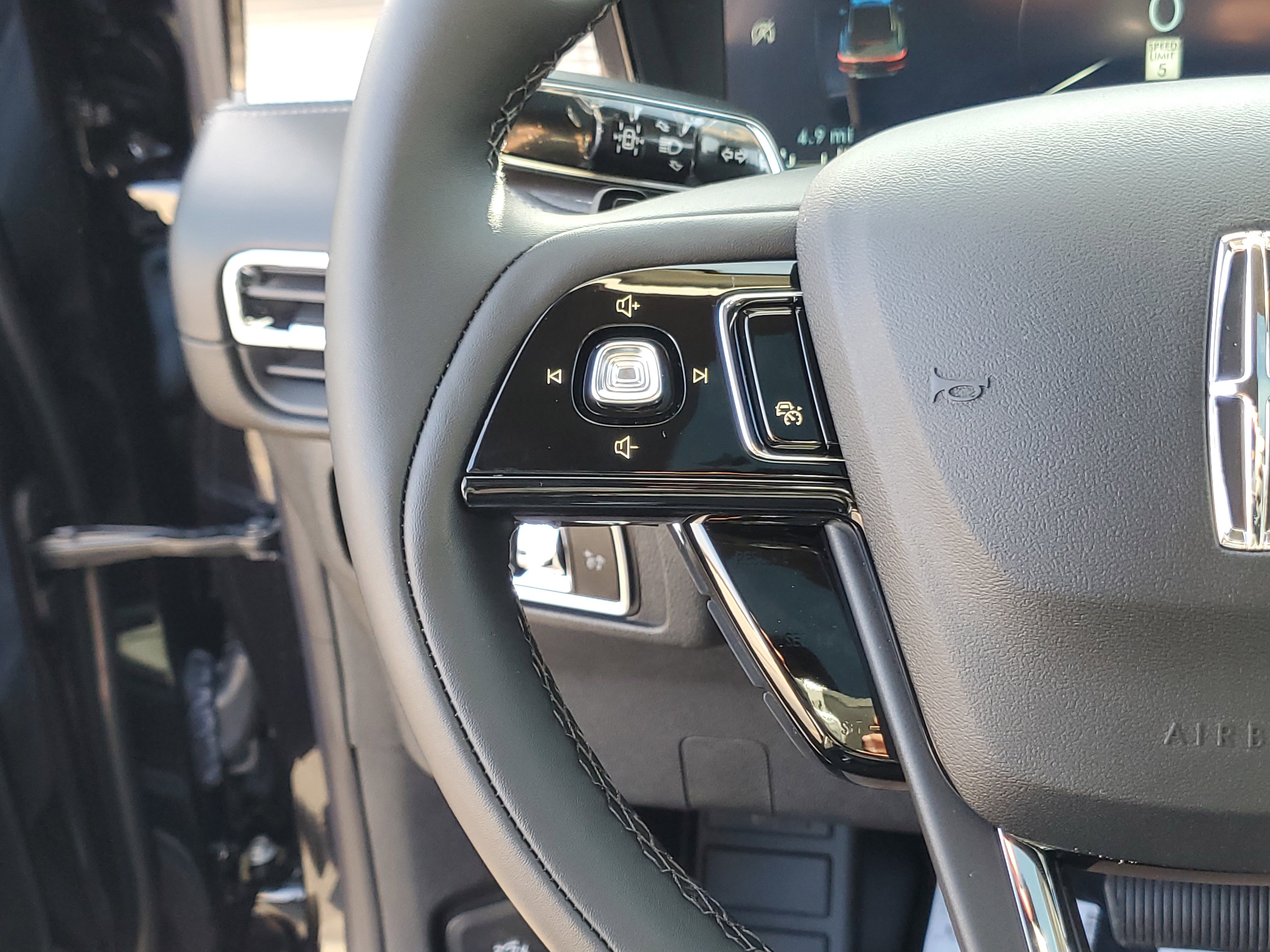 New 2026 Lincoln Corsair Premiere image 17