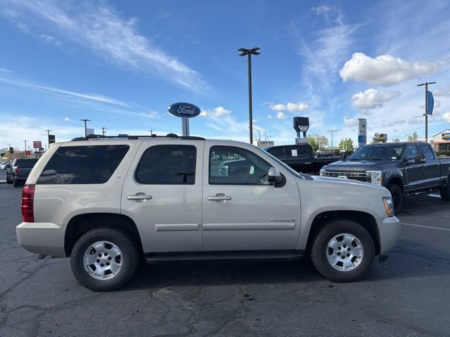 Used 2009 Chevrolet Tahoe LT w/ Luxury Package AWD/4WD image 4