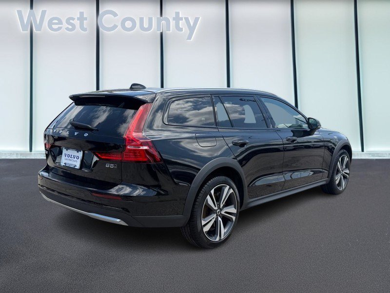 New 2026 Volvo V60 B5 Cross Country Plus w/ Climate Package AWD/4WD image 3