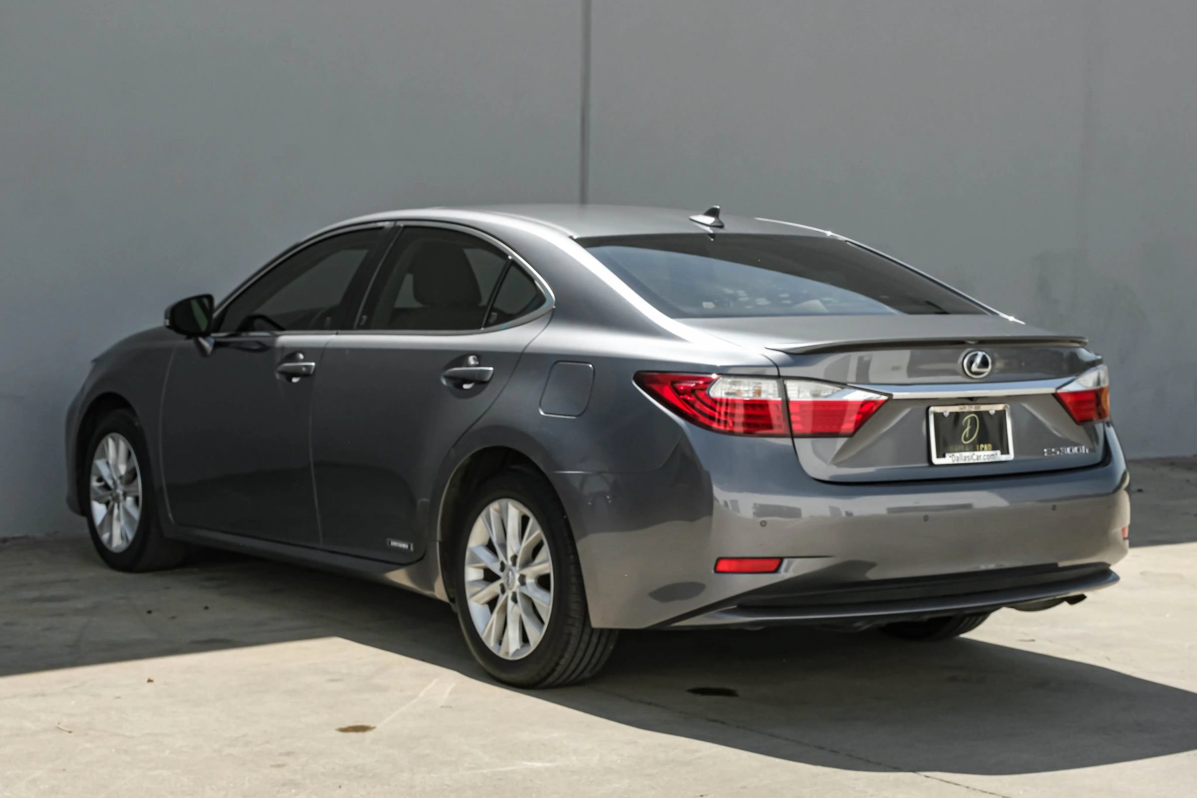 Used 2014 Lexus ES 300h w/ Luxury Package w/Bamboo Trim FWD image 10