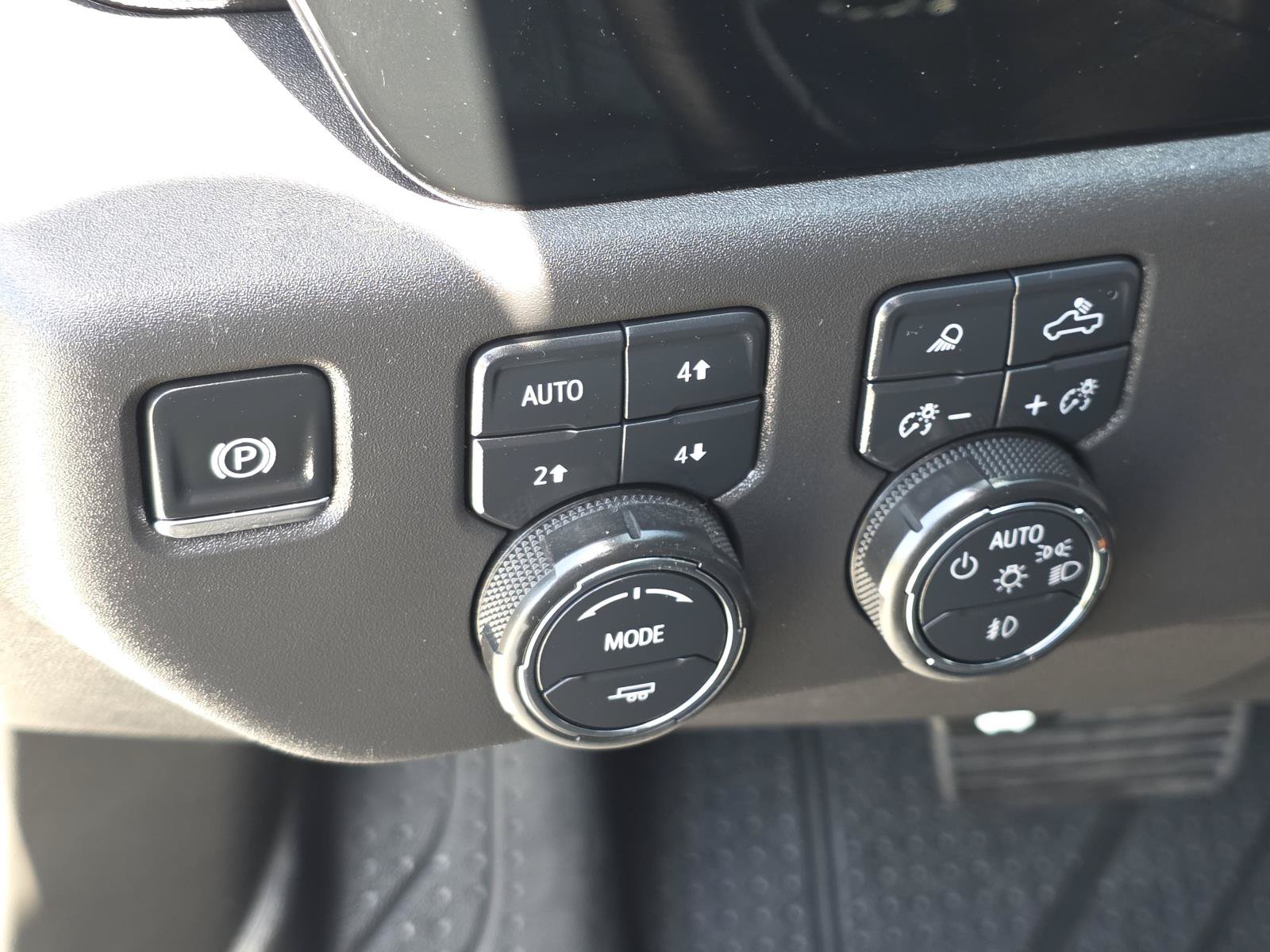 Used 2025 Chevrolet Silverado 1500 ZR2 AWD/4WD image 27