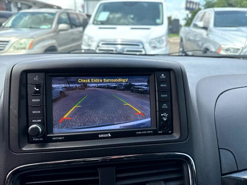 Used 2018 Dodge Grand Caravan SE w/ UConnect Hands-Free Group FWD image 14