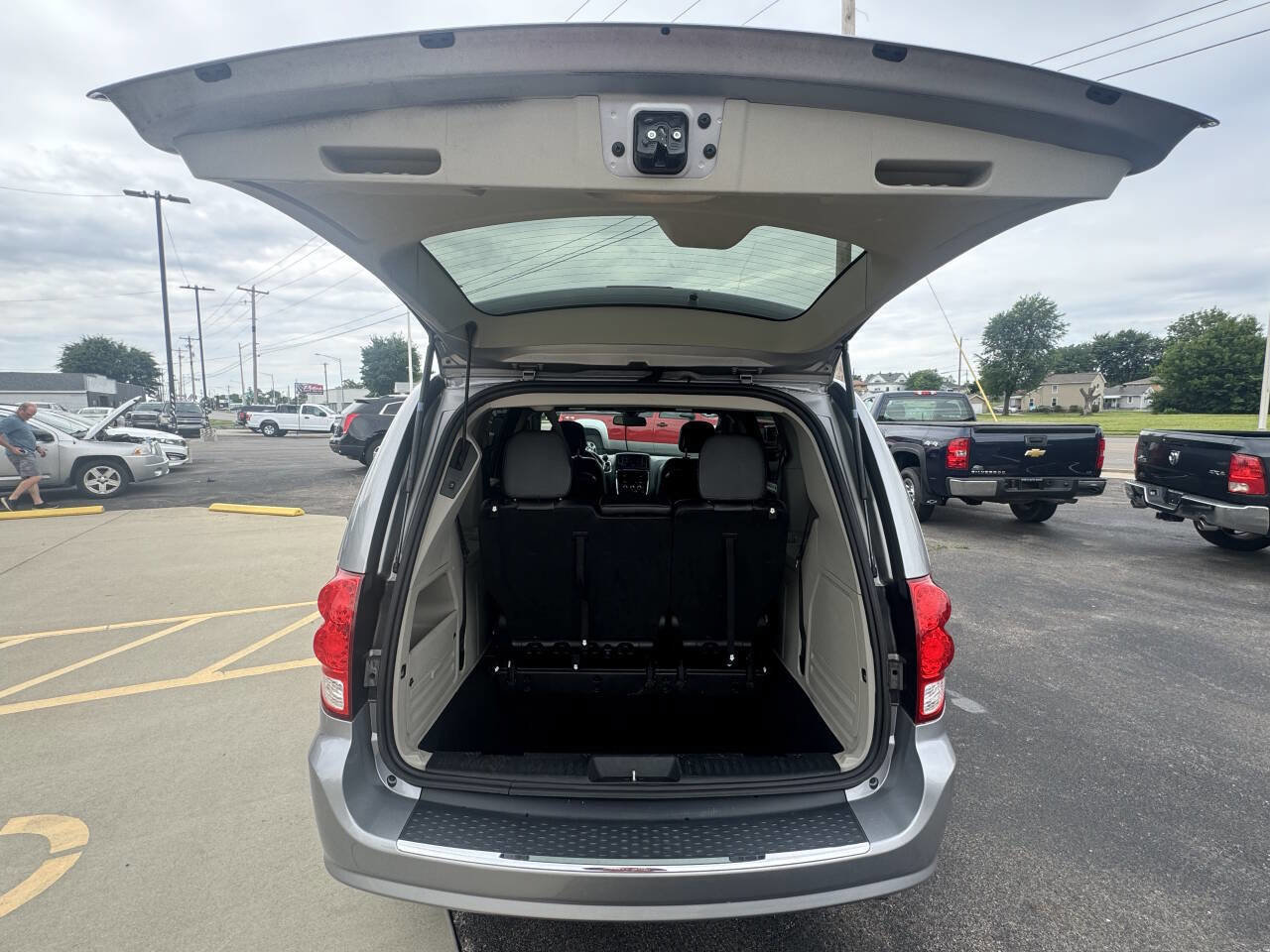 Used 2018 Dodge Grand Caravan SXT FWD image 28