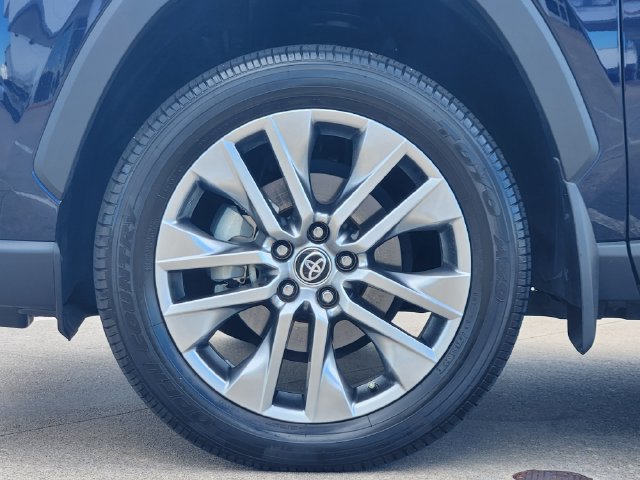 Used 2023 Toyota RAV4 XLE Premium FWD image 10