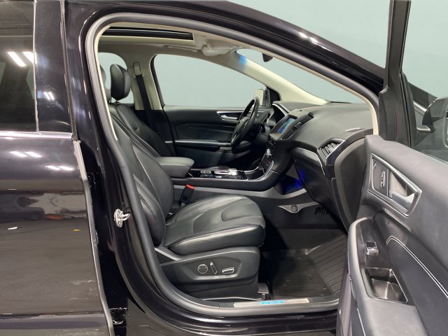 Used 2019 Ford Edge Titanium w/ Equipment Group 301A AWD/4WD image 31