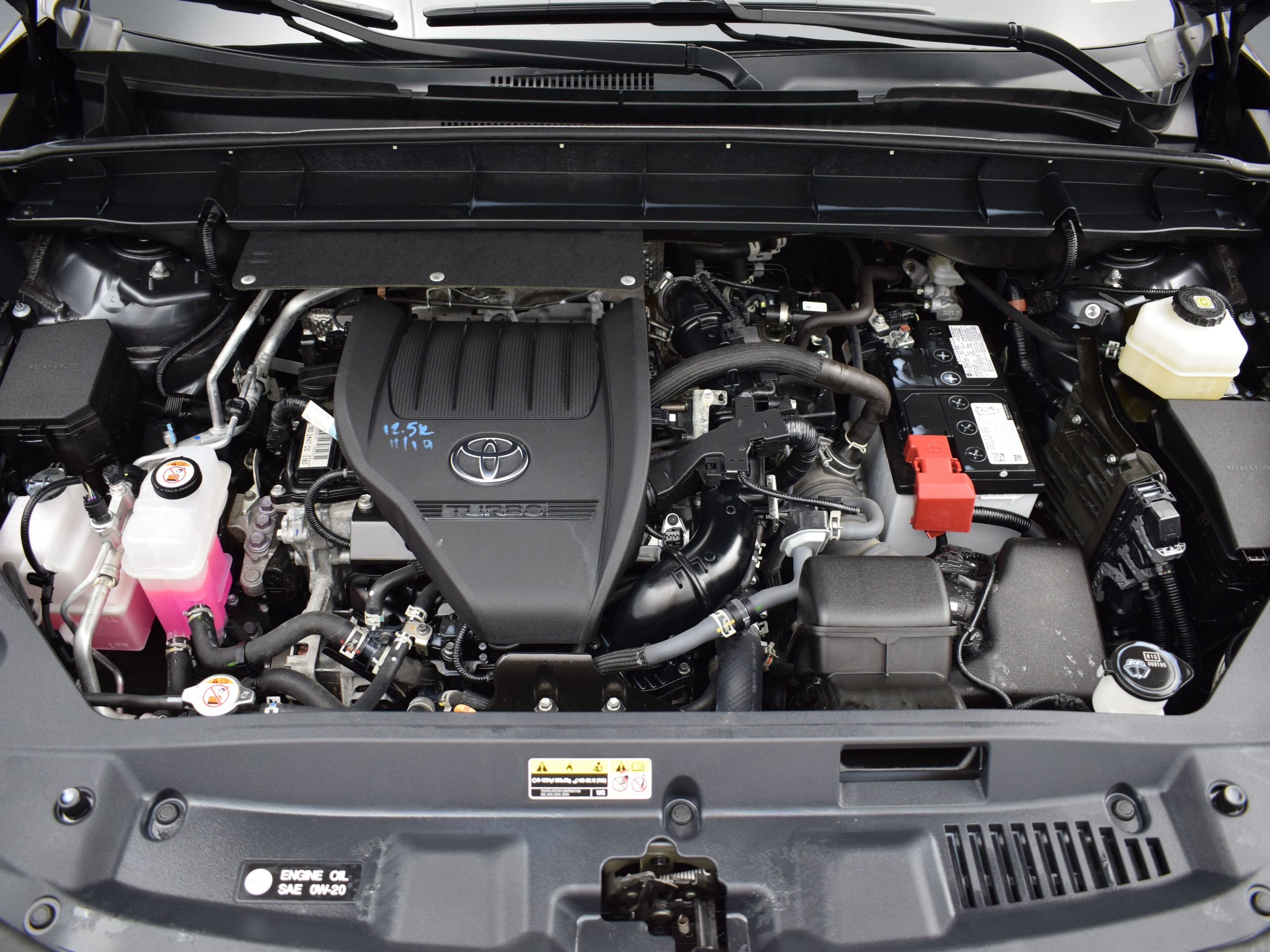 Used 2024 Toyota Highlander LE AWD/4WD image 9