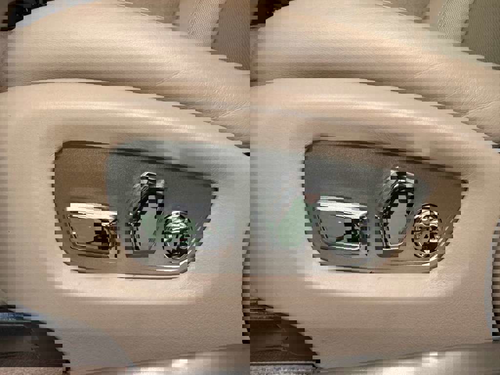 Used 2014 Rolls-Royce Wraith image 31