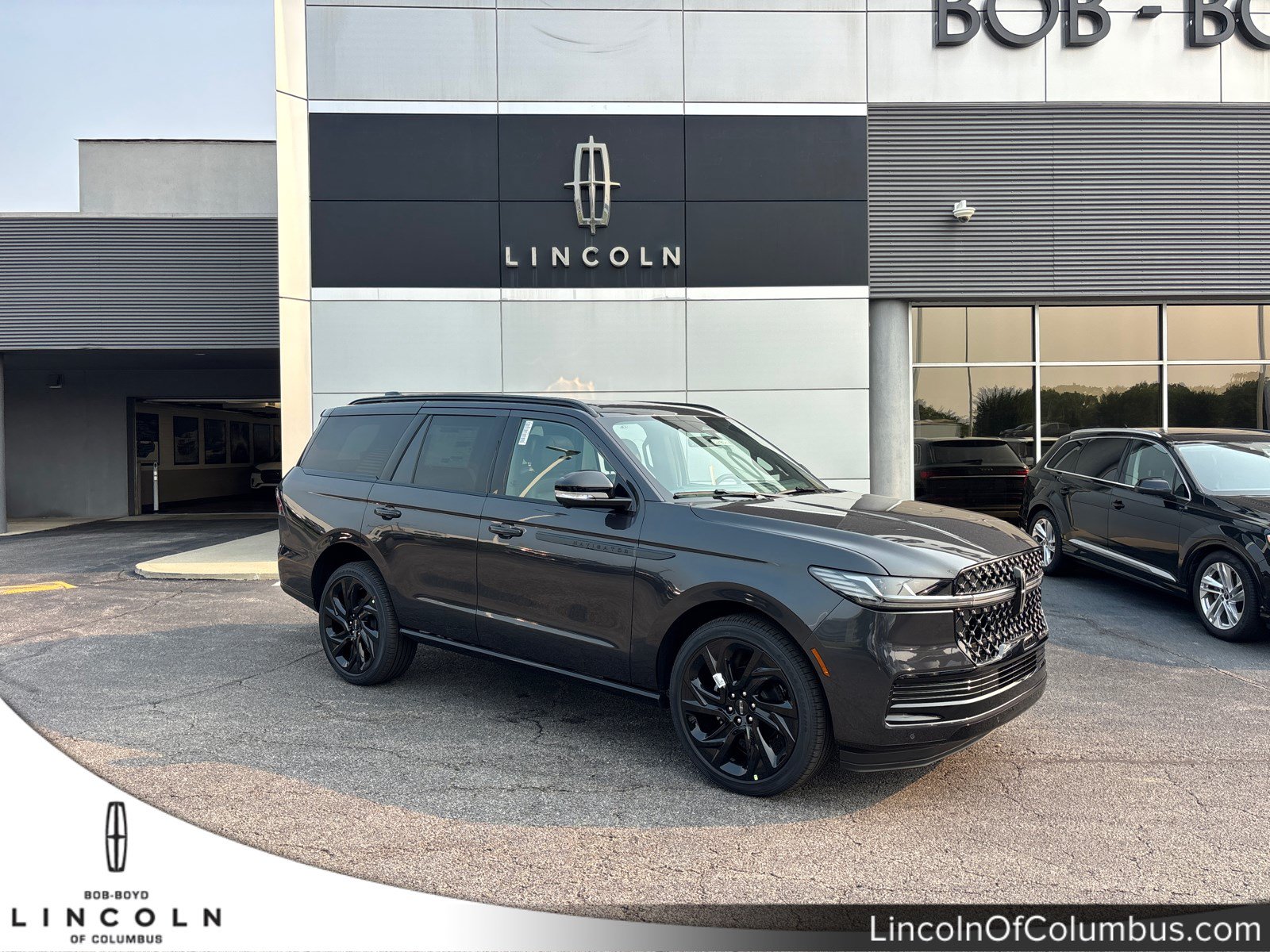 New 2027 Lincoln Navigator Reserve w/ Jet Appearance Package AWD/4WD image 1