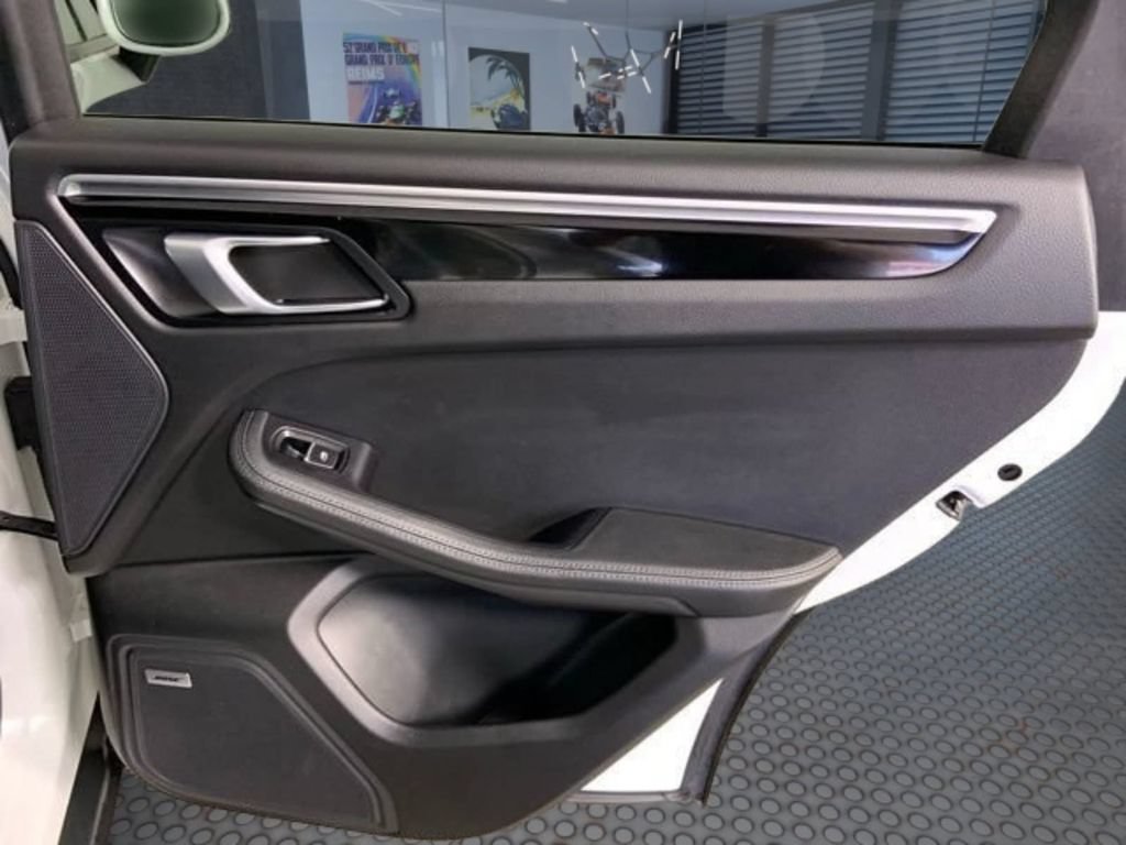 Used 2019 Porsche Macan AWD/4WD image 12
