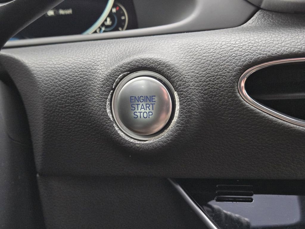 Used 2022 Hyundai Sonata Limited w/ Preferred Accessory Package image 12