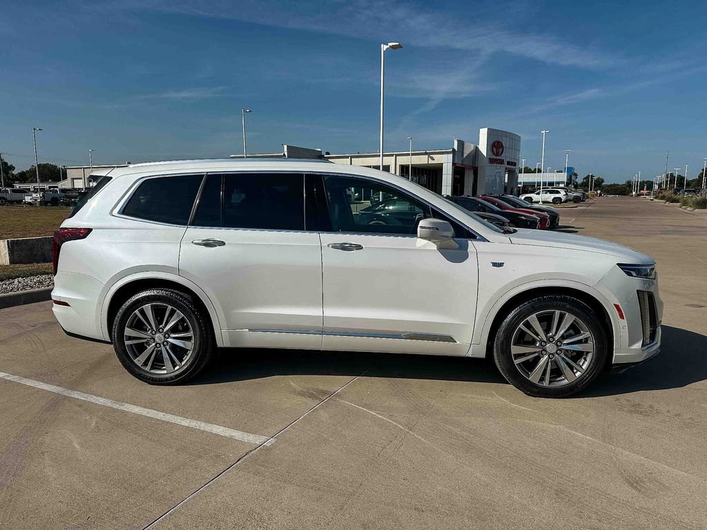 Used 2020 Cadillac XT6 Premium Luxury w/ Platinum Package FWD image 2