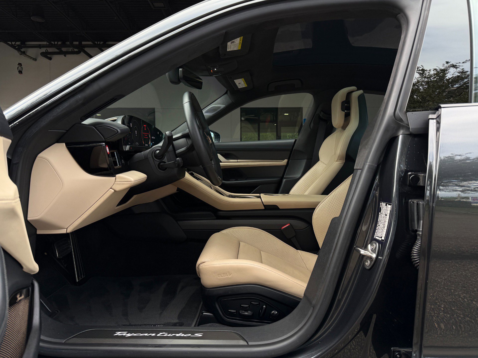 Used 2020 Porsche Taycan Turbo S image 25