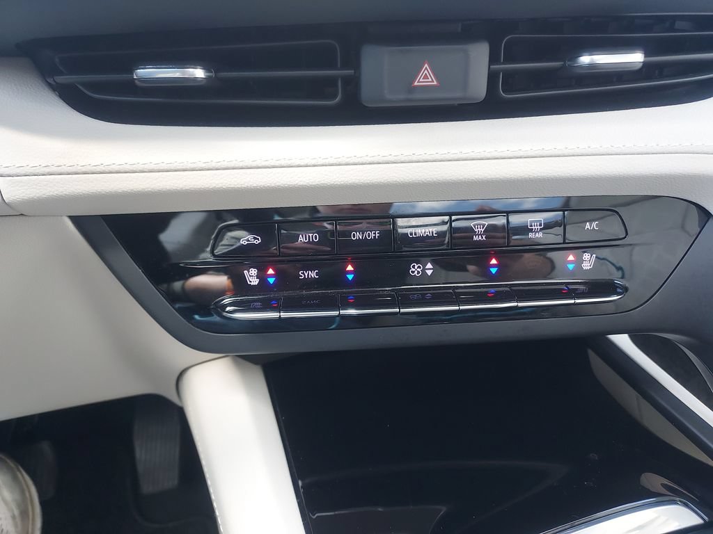 Used 2023 Buick Envision Avenir AWD/4WD image 16
