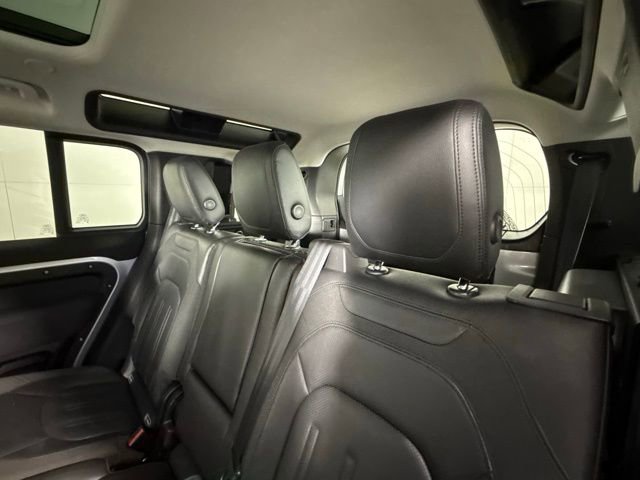 Used 2020 Land Rover Defender 110 SE image 30