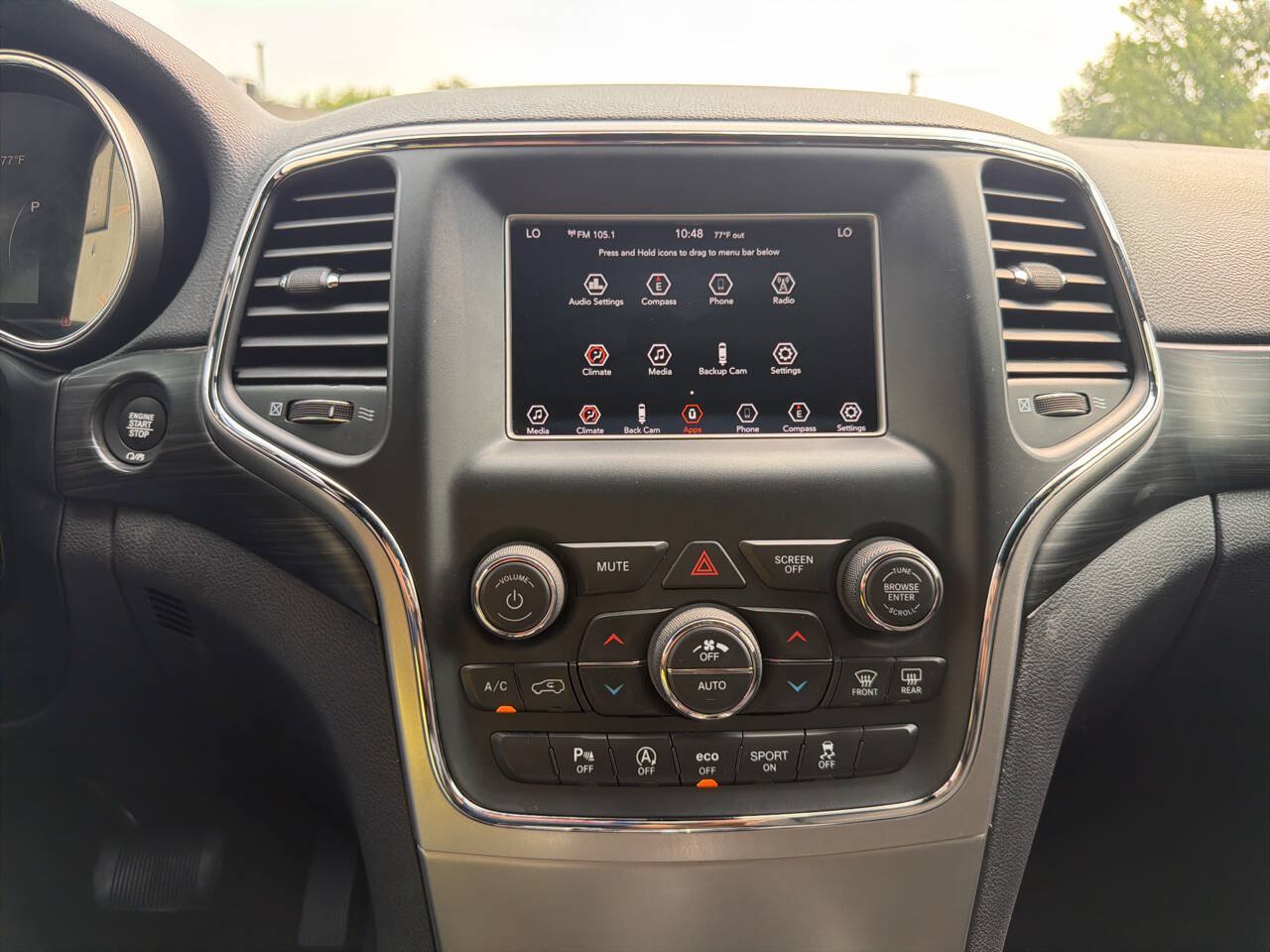 Used 2019 Jeep Grand Cherokee Laredo AWD/4WD image 13