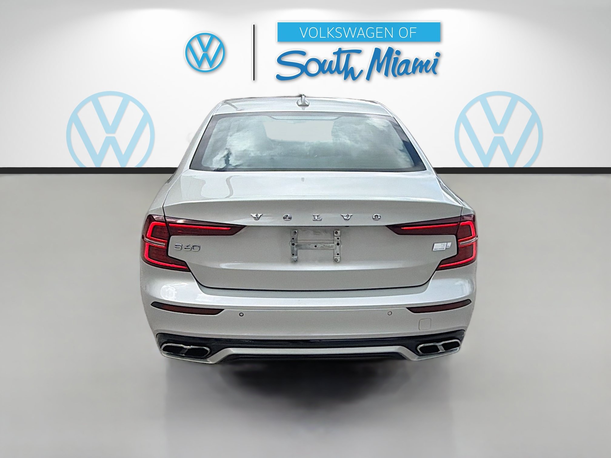 Used 2022 Volvo S60 T8 R-Design Expression w/ Advanced Package AWD/4WD image 6