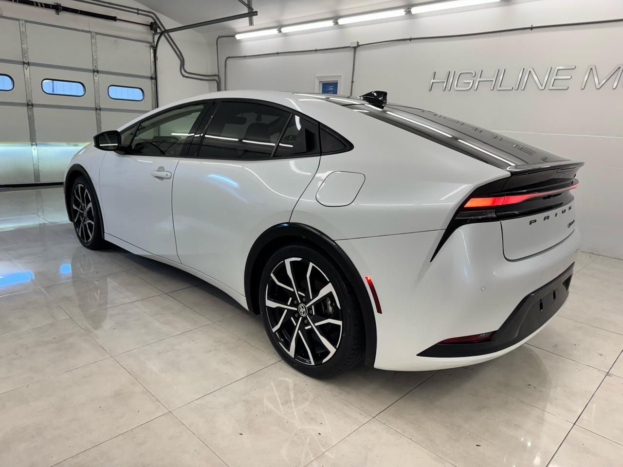 Used 2024 Toyota Prius Prime FWD image 8